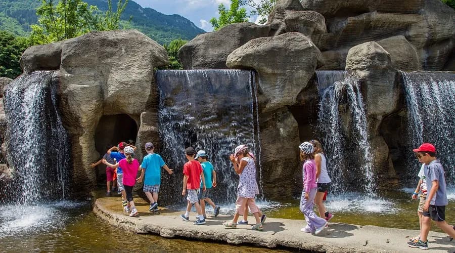 Cascade d'Ars près d'Aulus-les-Bains en Ariège, chute d'eau de 246 mètres en trois ressauts