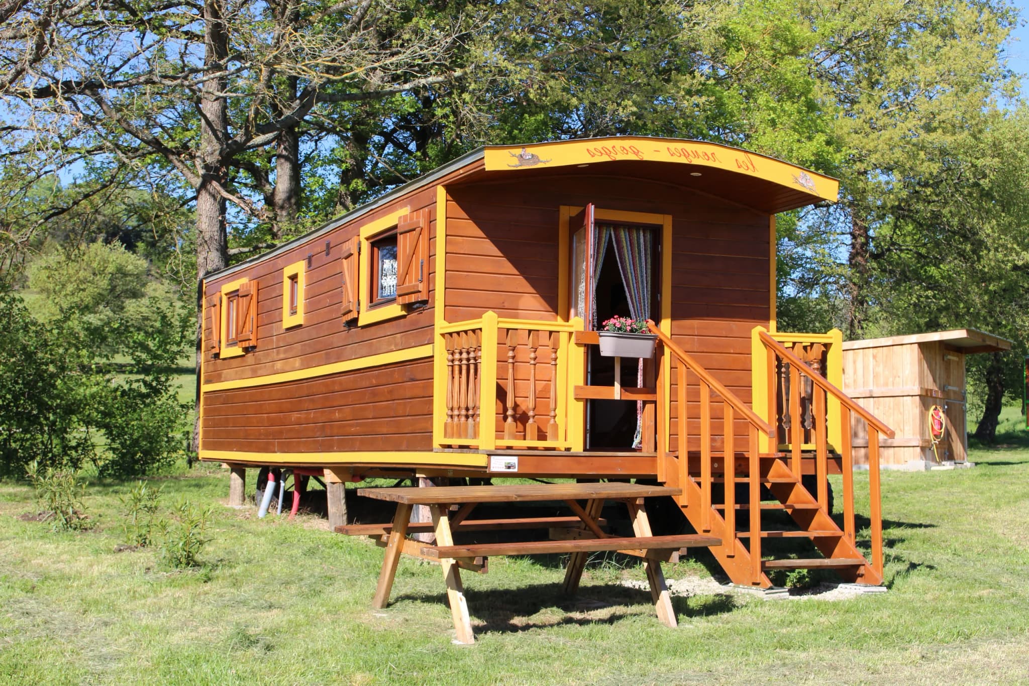 Roulotte Jaune - Les rouges-gorges - Photo 1